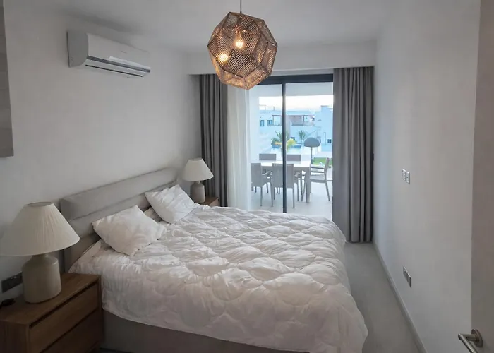 Modern With Jacuzzi & Pool In Mykonos Homes Paralimni